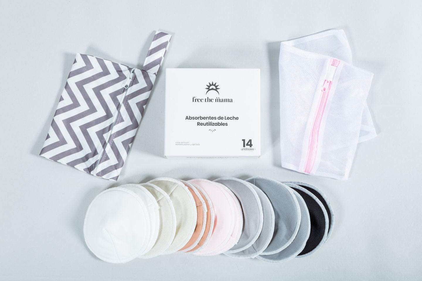Absorbentes de leche reutilizables en varios colores con bolsitas de almacenamiento y lavado.
