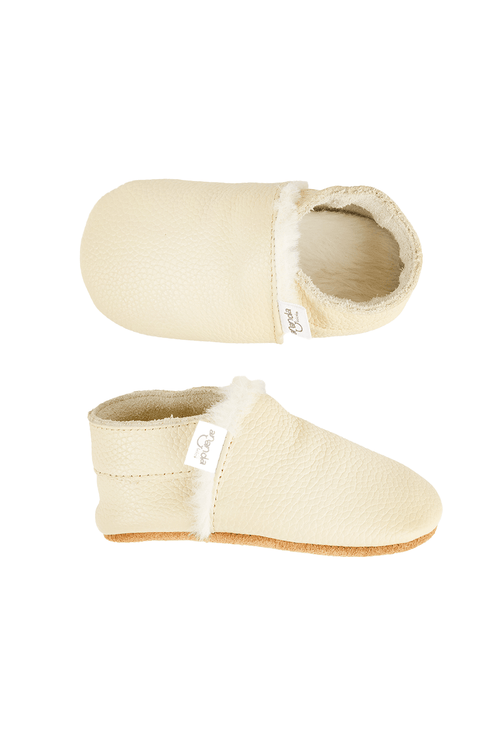 Ergonomic winter moccasins for first steps with non-slip sole and soft interior.