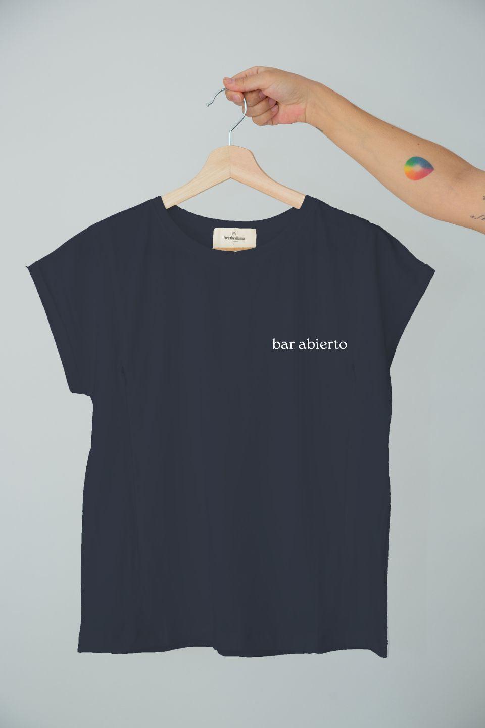 Polera de lactancia Sahr Bar Abierto de algodón Pima en color negro.
