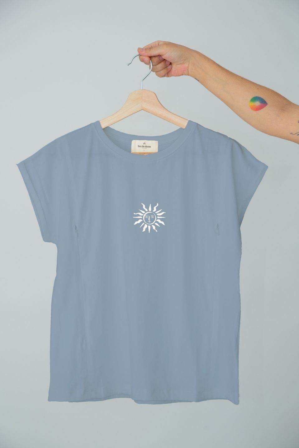polera de lactancia Sahr Sol de algodón Pima con diseño de sol y cierres invisibles