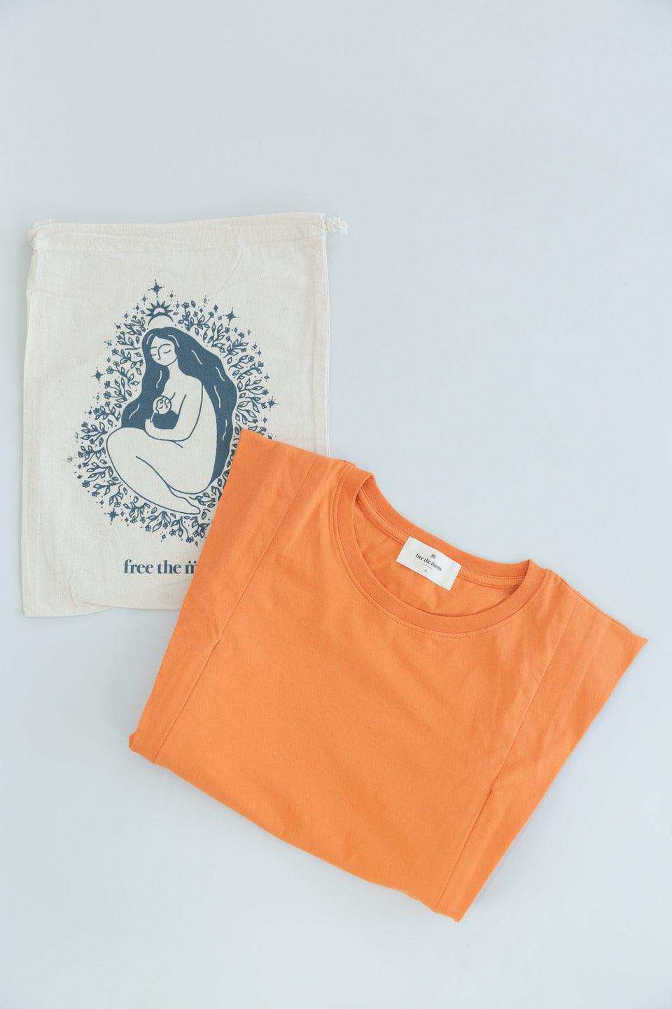 Mamá con polera lactancia Tank sin mangas naranja, comodidad para verano