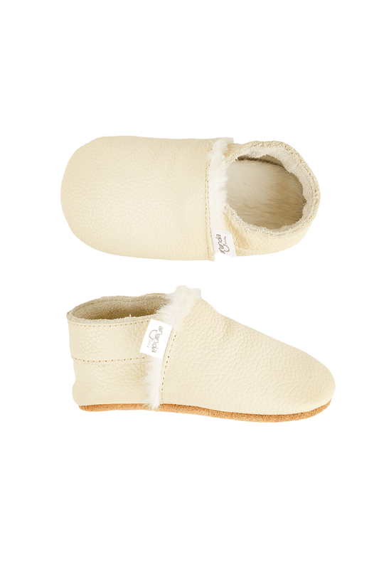 Ergonomic winter moccasins for first steps with non-slip sole and soft interior.