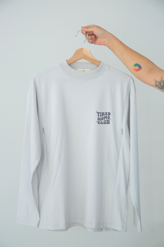 Polera de lactancia Tere, manga larga, algodón Pima, estampado "Tired Moms Club".