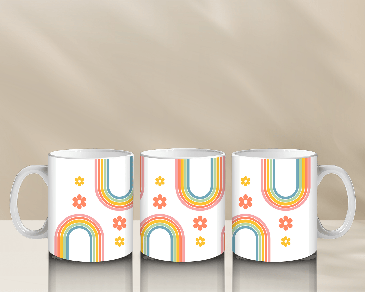 Tazas con diseño original de arcoíris y flores en colores pastel, perfectas para el café de la mañana.